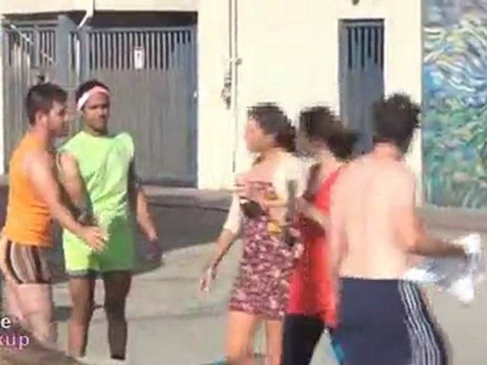 Heaumeaus tun Mädchen schmücken