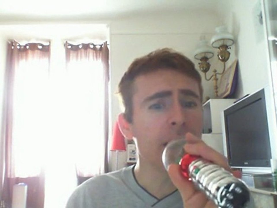 Wiwi égratigne "maybe this time"