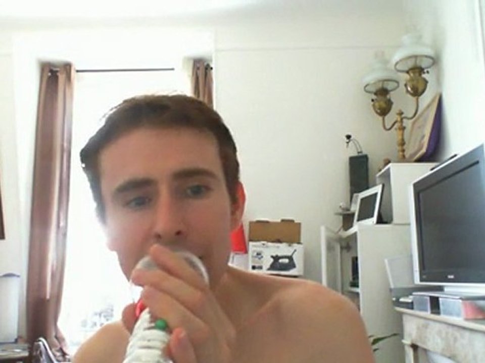 Wiwi égratigne "mon ami mon chien"