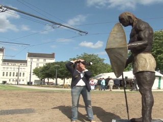 Interview d'Ousmane Sow, sculpteur du "Guerrier Debout"