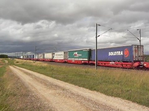 BB 37000 à Clenay avec l'autoroute ferroviaire