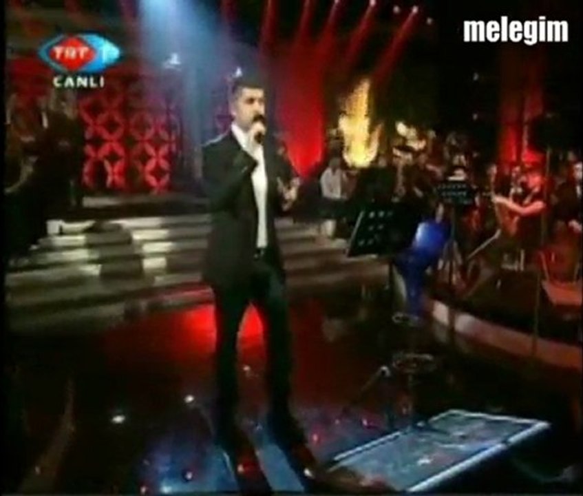 Özcan Deniz-Derin Duygular-Solo Performans-İki Renk