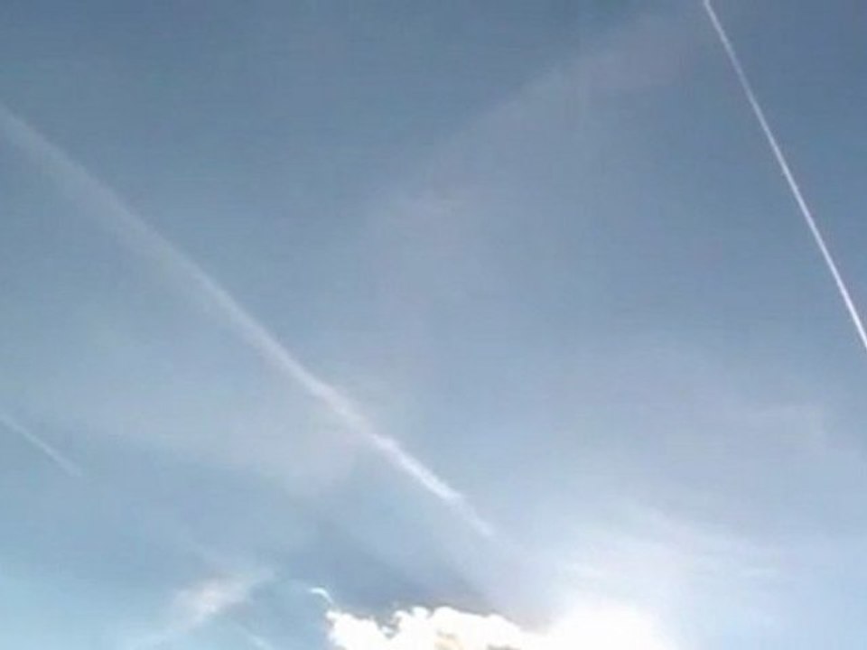 UFO. cigare . chemtrails .Prague.2011