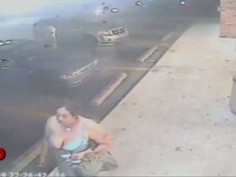 Incredible Hit-and-Run auf Video in Philly Caught