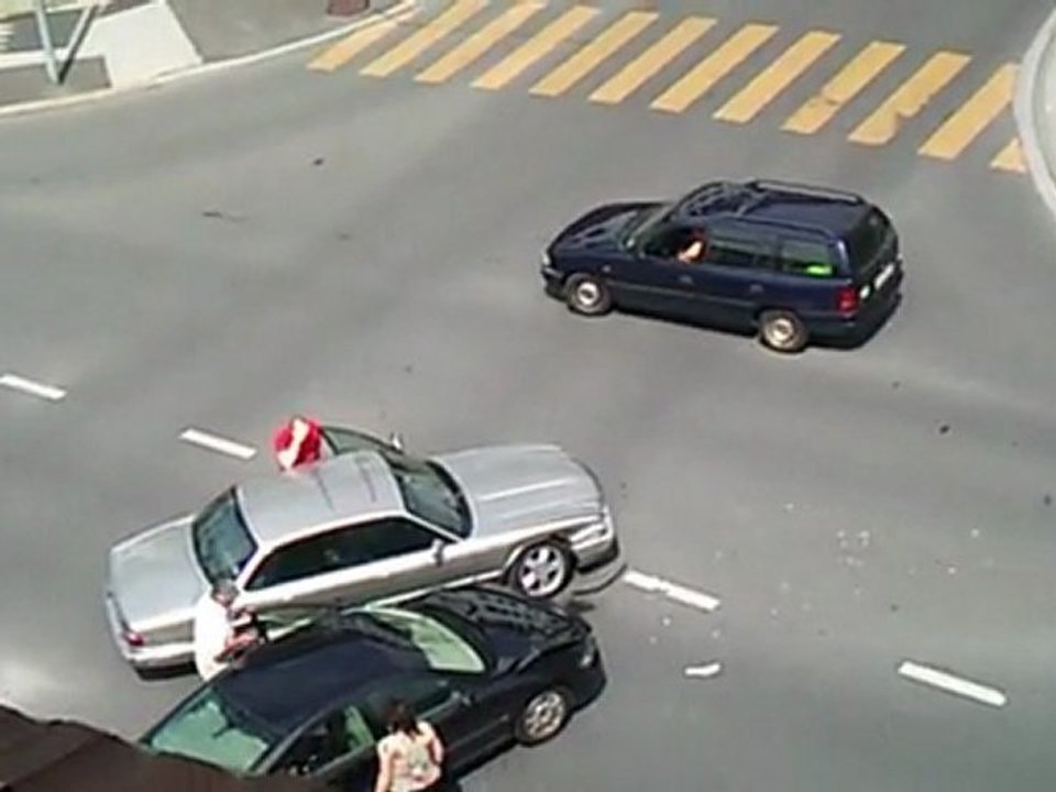 Les vieux à pied c'est jamais pressé... Mais en voiture !!! C'est autre chose