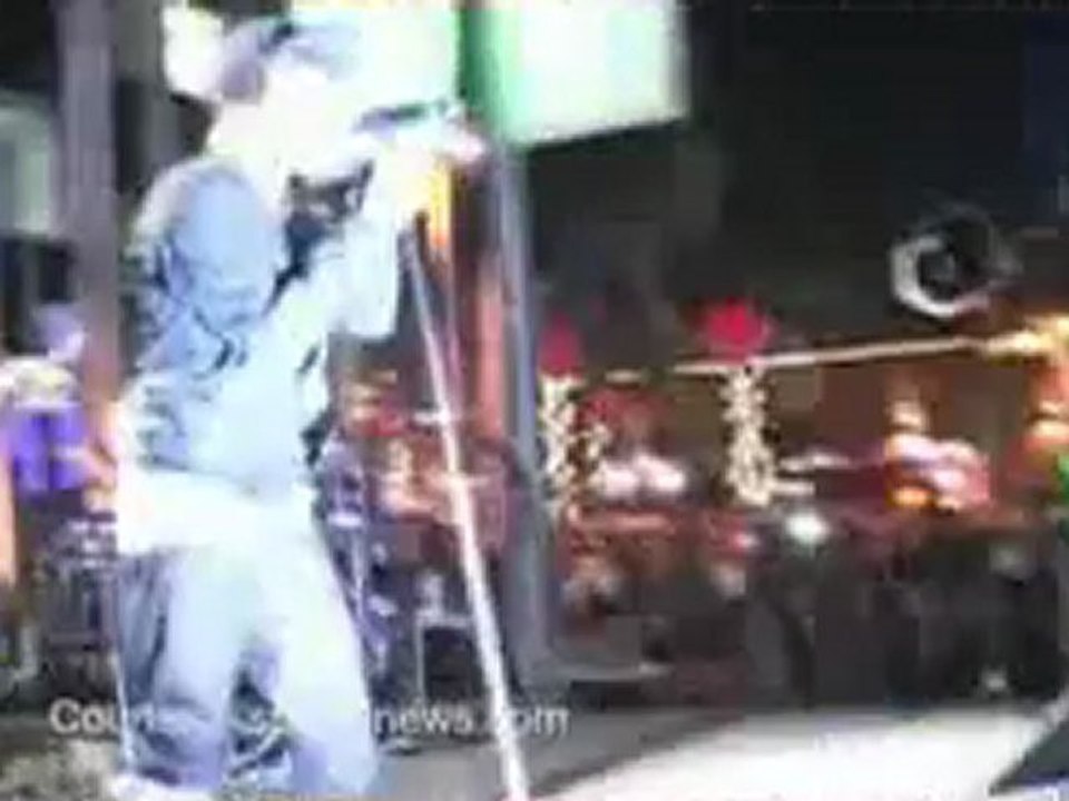 Justin Bieber gets pelted by Eggs at Sydney Concert