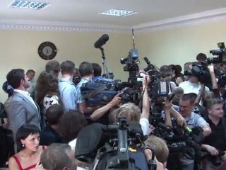 Ukraine: Ioulia Timochenko dénonce une "farce judiciaire"