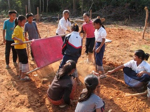 Collégiens au travail LAOS