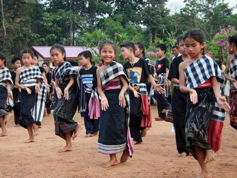 Danse Fête du collège Ban Na Teui LAOS