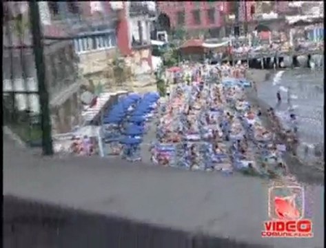 Napoli - Rifiuti, regia occulta dietro ai roghi