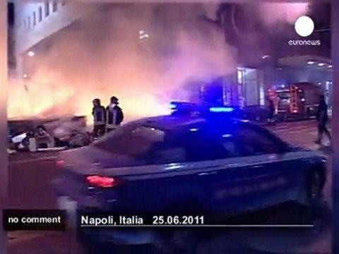 Naples: Residents set fire to garbage - no comment