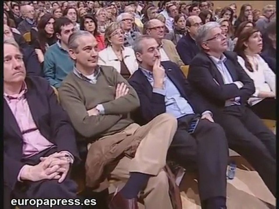 Rajoy acusa a Zapatero de actuar "al dictado" de Merkel