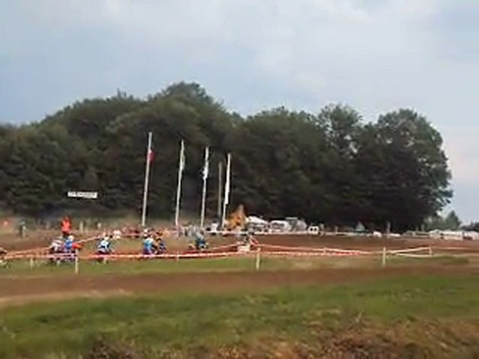 Motocross eygurande 2010 depart  + chute