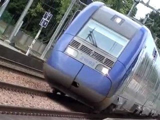 Train TER arrive en gare