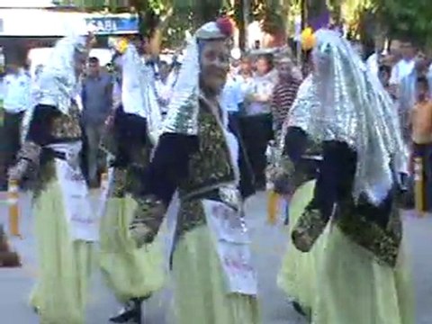 SİVEREK FESTİVALİNDE İSTANBUL KÜÇÜKÇEKMECE BELEDİYESİ HALK OYUNLARI EKİBİ