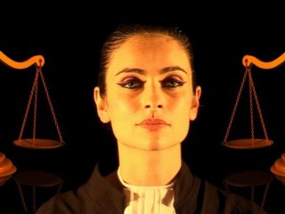 Passez-moi les menottes !