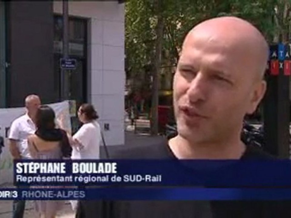 Conférence de presse assos d'usagers Sud Rail contre l'EAS le 24 juin 2011 Lyon Perrache (France 3)