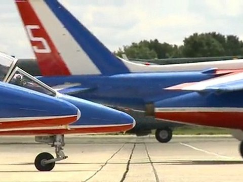 La patrouille de France survole le Bourget