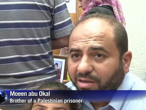 Palestinians remember prisoners, 5yrs since Shalit