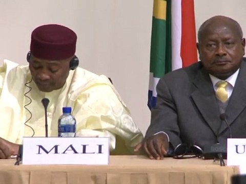 Unión Africana llama a la OTAN a detener bombardeos en Libia