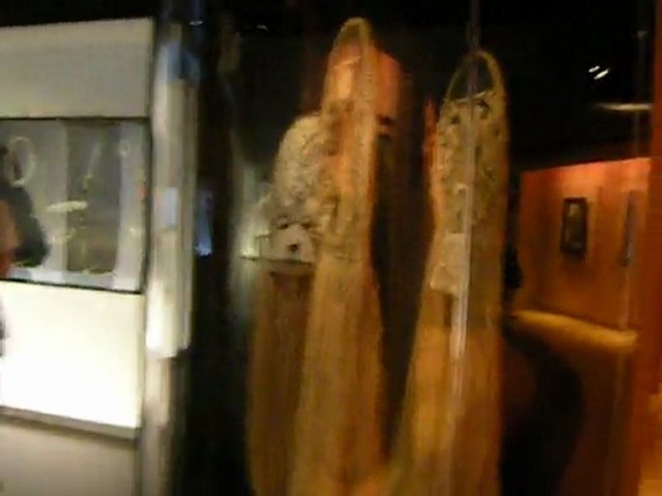 Déscartes and a Visit to the Quai de Branly Museum in Paris, France