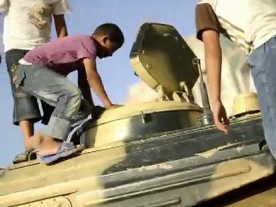 Libyan rebels train to become security officers