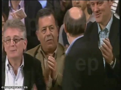 Rubalcaba dice que el adversario del PSOE es la abstención