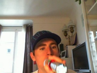 Wiwi égratigne "du hast"