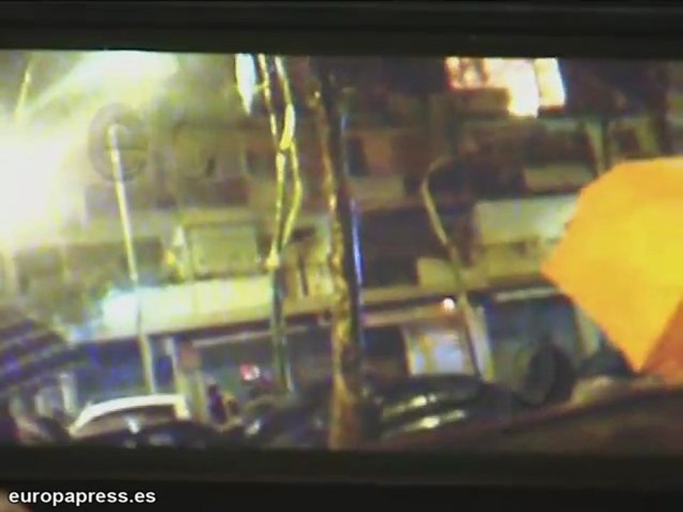 Incendio en piso obliga a desalojar a 50 vecinos