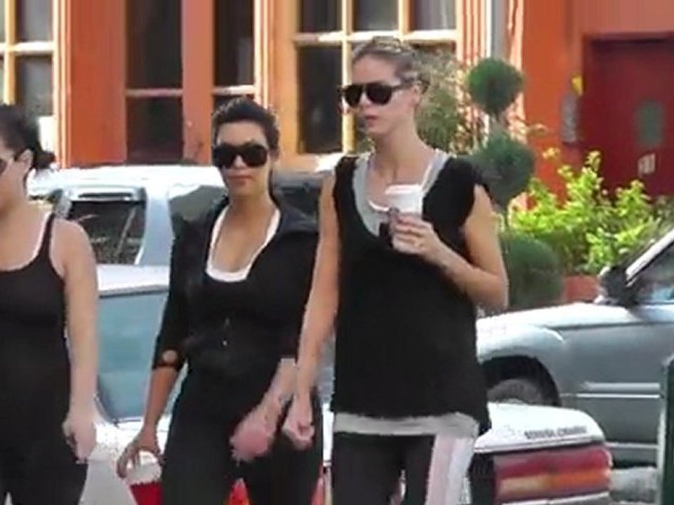 Kim Kardashian Jogs With Heidi Klum