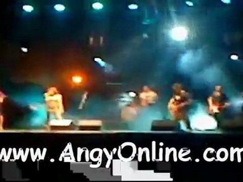 Angy cantando “No Perder el Control” en Usera el (26/06/11)