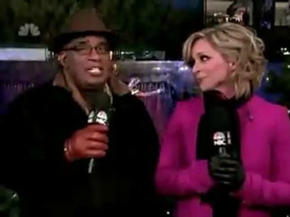 Miley Cyrus - _Rockin_ Around The Christmas Tree
