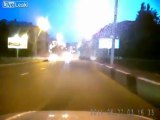 Skid Auto zu drehen. Drives ist katapultiert aus dem Auto-Fenster in Russland