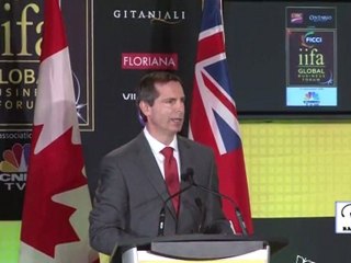 IIFA 2011 - Shahrukh Khan and Anil Kapoor with the Premier Part 2 of 2