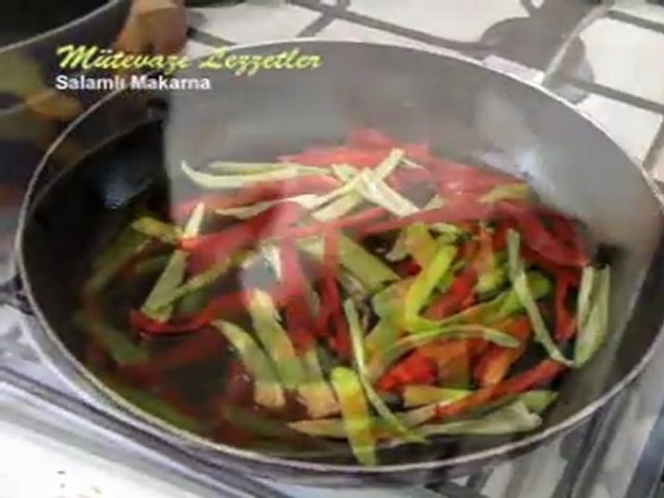 Salamlı Makarna