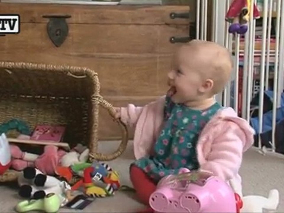 Teach yourself and your baby how to use baby signing by Mother & Baby TV