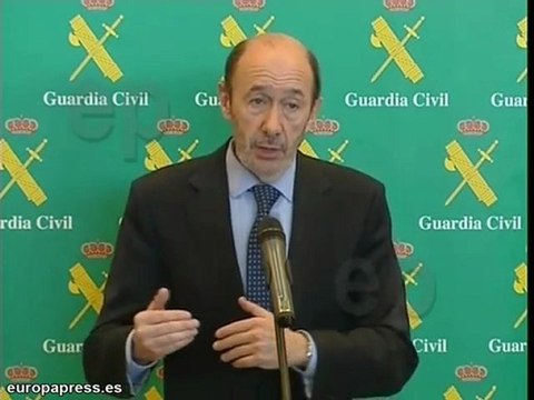 Rubalcaba avisa a ETA que seguirán las detenciones
