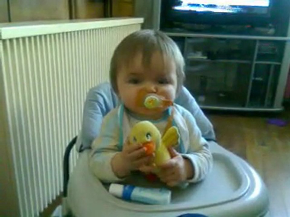 ma fille sonia qui faire du trotteur