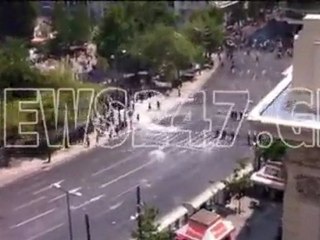 Ένταση και δακρυγόνα στο Σύνταγμα