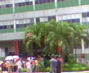 công nhân pouyuen đình công bảo vệ làm gì ?