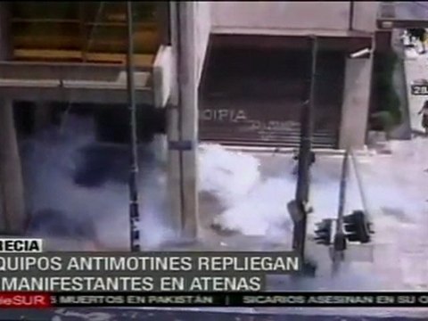 Policía griega reprime multitudinarias manifestaciones