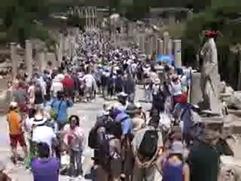 Efeste Gemi İzdihamı