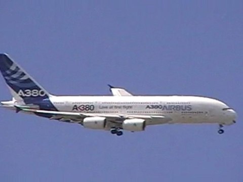 Salon du Bourget 2011 : L'Airbus A380 en démonstration