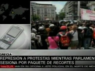 Represión a manifestantes mientras Parlamento sesiona