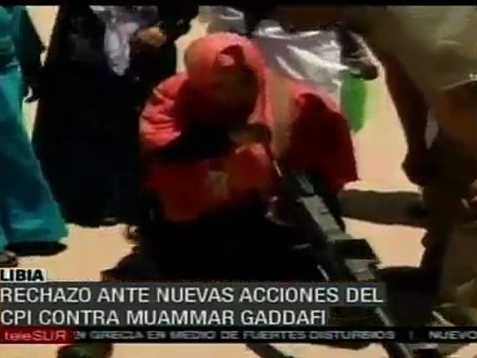 Mujeres libias se preparan para ataques terrestres