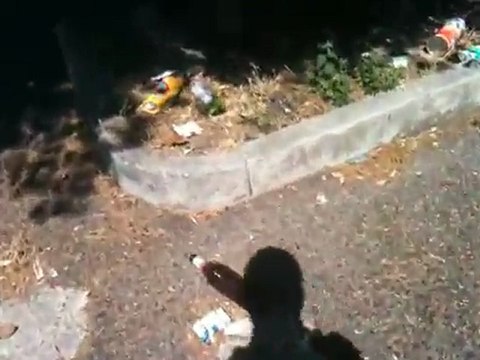 Aversa - Ancora rifiuti e degrado nel Parco Pozzi