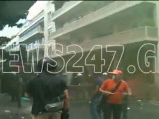 Καπνογόνα στο Κολωνάκι