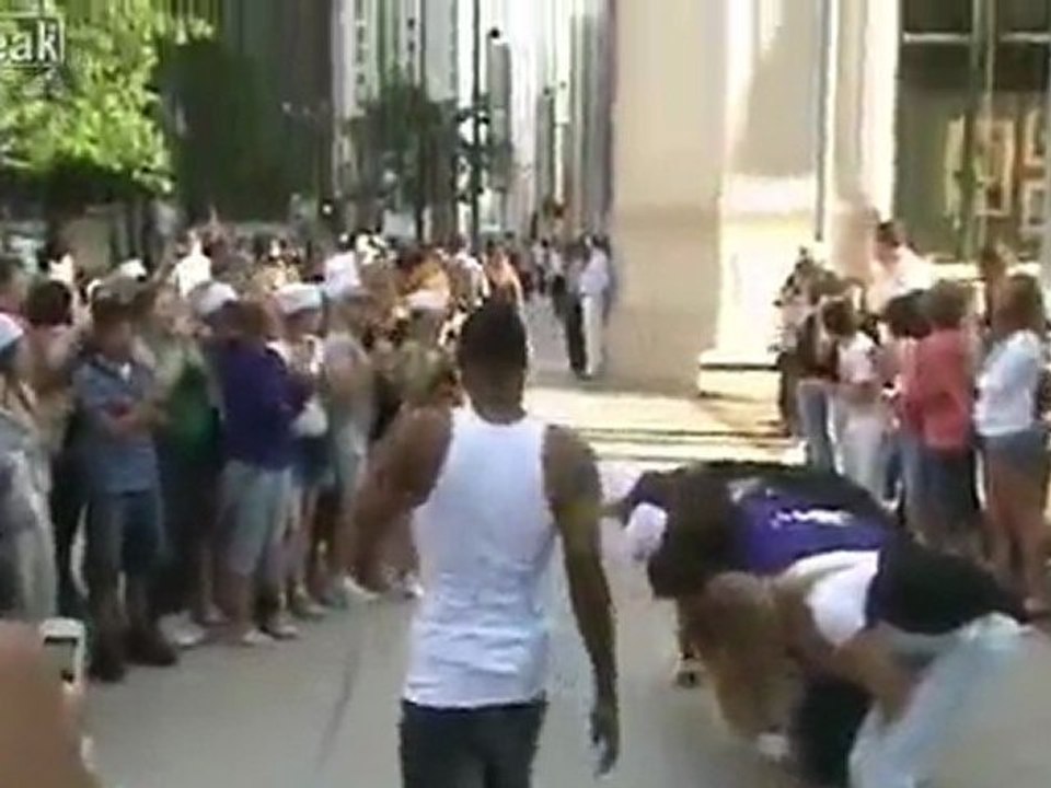 Four Girls Get By One Guy gesprungen