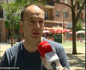 Una enfermedad la obliga a vivir aislada del exterior