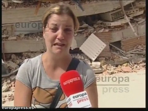 Los vecinos de Lorca recogen sus pertenencias